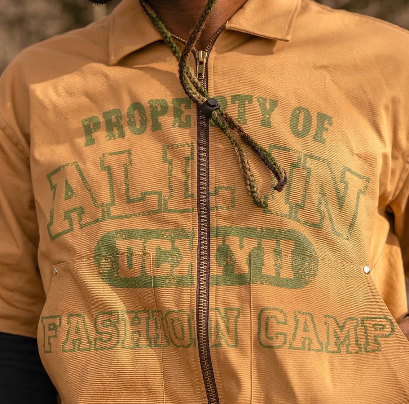 Zip up collar pocket shirt