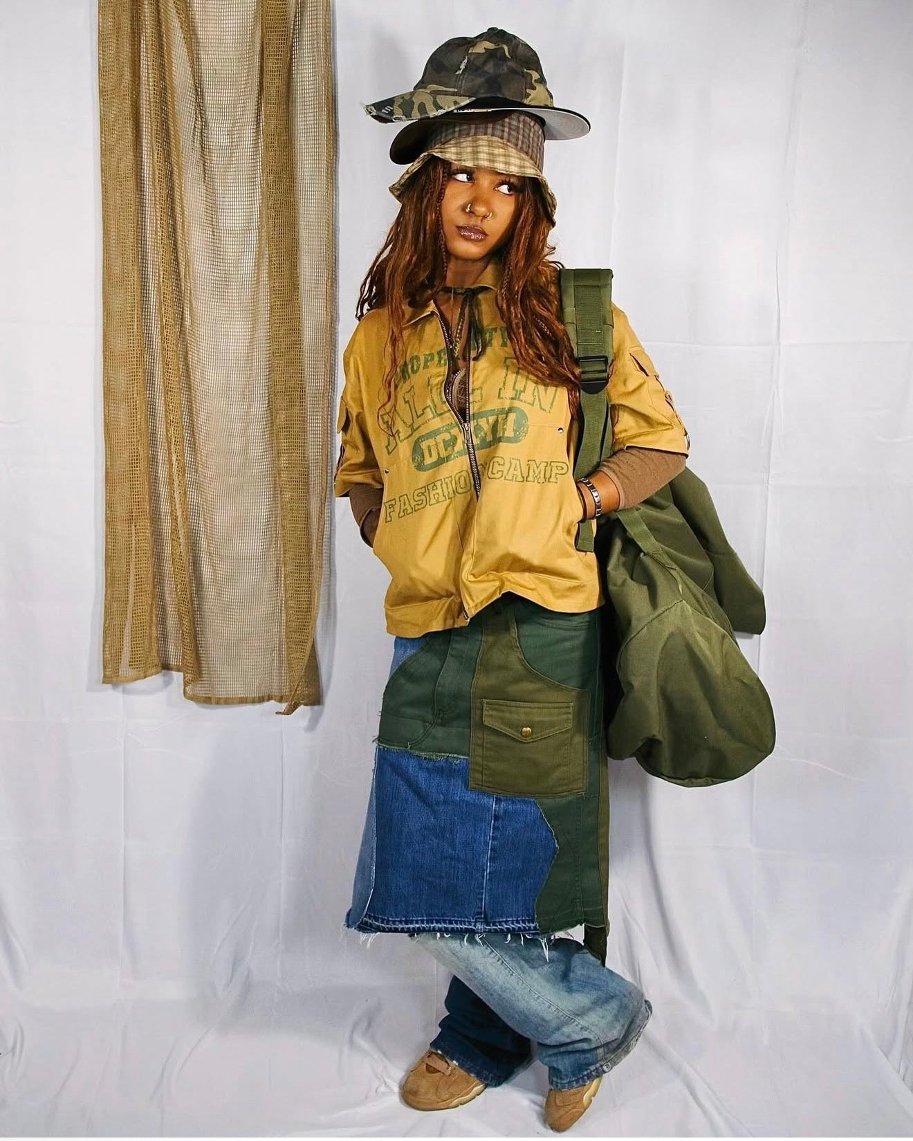 Zip up collar pocket shirt